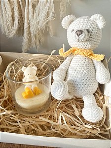 Presente para Recém Nascido - Vela Aromática e Ursinho de Amigurumi - Cheirinho de Bebê