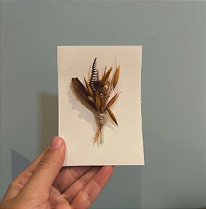 Cartão de flores desidratadas