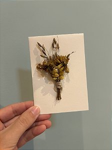 Cartão de flores desidratadas