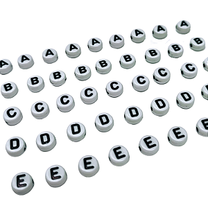 54.000 Miçangas De Letras Do Alfabeto 7x4mm Branca E Preta