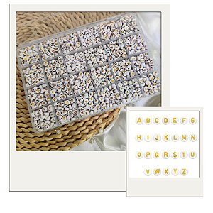 Kit Miçanga Letras A a Z Separadas + Organizador 1300pçs Branco e Dourado Missanga Bijuteria Artesanato