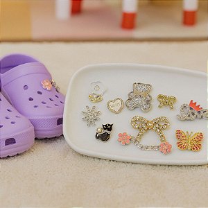 Kit 12 Pins P/ Crocs cor Mix Dourado e Prata Charm Feminino Laço Flor Love Borboleta e Outros