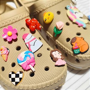 Kit 12 Pins Bottons Sortidos p/ Crocs enfeite acessório sapato