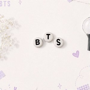 Miçangas Letras BTS Kit 300pçs cor Branco Preto Kpop Pulseiras DIY