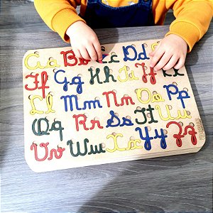 Tabuleiro alfabeto com letra cursivo em MDF