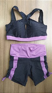 CJSH34016 - Conj. Short e Top Poliamida Brocado Preto/Lilás com ajuste na lateral