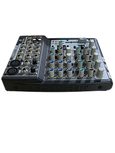 Mesa de Som Behringer Xenyx 1002 Compacta 10 Entradas com Fonte