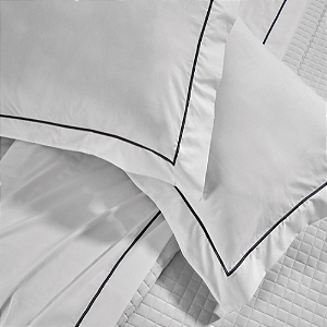 Fronha para Hotel com 3 Abas e Festonê Preto Profiline Luxury 300 Fios Pérola 50x70cm