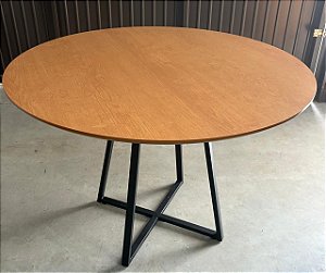 mesa pe de ferro