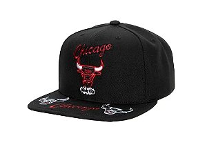 BONÉ MITCHELL E NESS "BULLS"