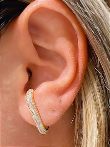 Brinco Ear Hook Cravejado de Zircônia Folheado a Ouro 18K