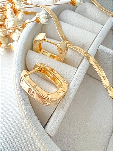 Brinco Argola Retangular com Detalhe em Zircônia Banhada a Ouro 18K