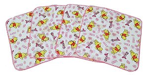 Fraldinha de Boca Ursinho Pooh 33x33cm com croche