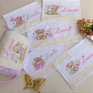 kit nessesaire big + 2 toalhinhas de mão + 2 fraldinhas + 1 toalhinha de ombro (personalizado)
