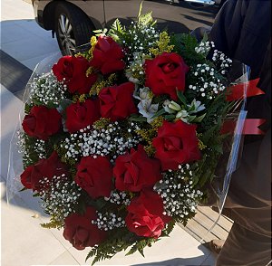 BUQUÊ COM ROSAS COLOMBIANAS