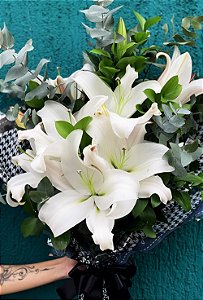 BUQUÊ DE LÍRIO BRANCO