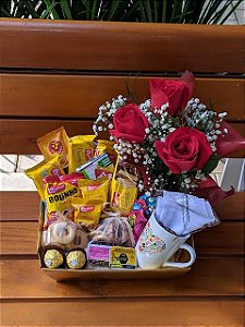 CESTA CAFÉ COM FLORES