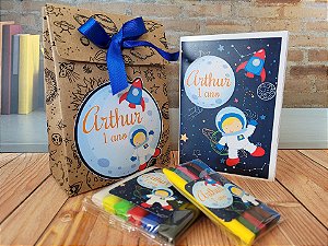 Kit colorir e modelar com sacolinha kraft estampada P - astronauta