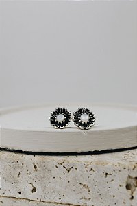 Brinco flor côncavo