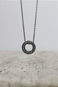 Colar redondo cravejado