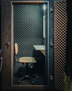 Cabine Estúdio Premium Carpet II - 1,30 x 1,30 x 2,00 Medida Externa: (C X L X A)