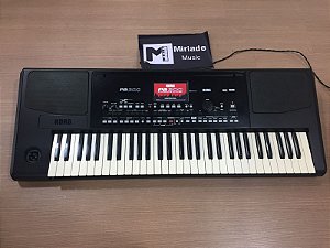 Teclado Arranjador Korg PA 300 - Em Estado de Novo