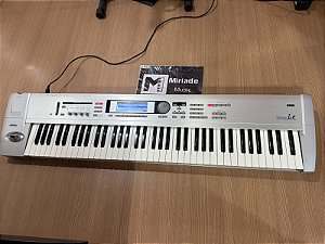 Teclado Workstation Korg Triton LE 76 + 16 MB de Expansão- Com Aparência de Novo