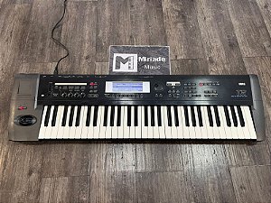 Teclado Sintetizador TR 61 - Produto Usado