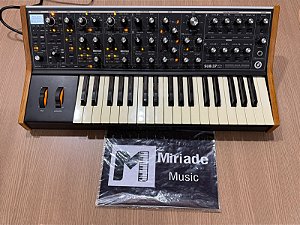 Sintetizador Analógico Moog Sub 37 (Bob Moog Tribute Edition) - EDIÇÃO LIMITADA