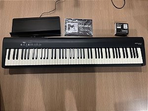 Piano Digital Roland FP 30x + Porta Partituras e Pedal - Piano Seminovo