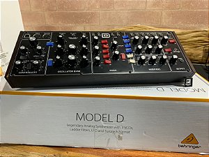 Módulo Rack Sintetizador Behringer Model D - Produto Seminovo