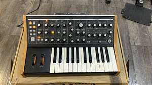 Teclado Sintetizador Moog SUB 25 - Produto Novo de Showroom