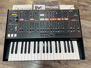 Sintetizador Analógico Behringer Odyssey - Produto Seminovo