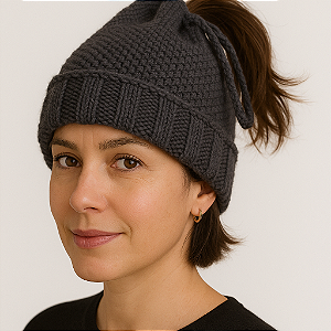 Gorro De Tricô Para Rabo De Cavalo Cinza Escuro