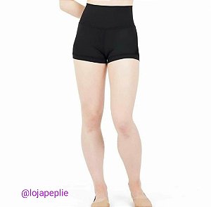 Shorts preto simples