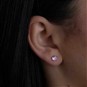 Brinco com Tarraxa Ponto de Luz Zircônia Rosa Claro 6mm em Ouro 18k