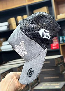 BONÉ CINZA COM PRETO