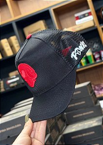 BONÉ PANIC PRETO COM VERMELHO / CARINHA
