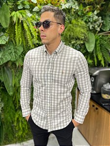 Camisa xadrez com logo colorido