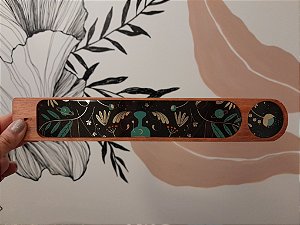 Incensário Sagrada Madre floral preto