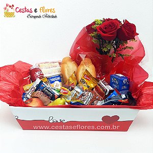 Cesta Master Caixa Kraft com Arranjo de Flores