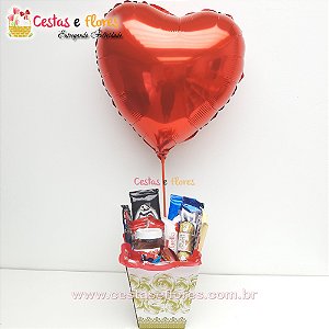 Cesta de Chocolates Com Coração de Pelucia