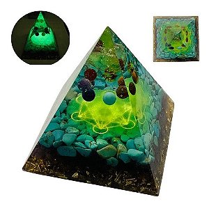 Orgonite Pirâmide Metatron 7 Pedras Chakras Brilha No Escuro