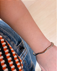 BRACELETE ONDULADO FINO PRATEADO