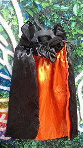 Roupa Capa Preta com Laranja M