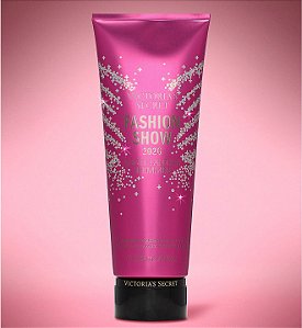 PRÉ-VENDA Loção Hidratante Angel Fantasy Shimmer Fashion Show 2026 Victoria's Secret