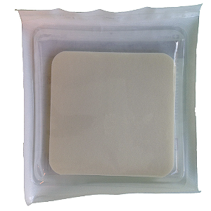 Coberturas de Espuma Antimicrobiana AMD Kendall (10.2cm x 20.3cm) Ref: 55548AMDX - Covidien