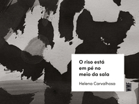 O RISO ESTÁ EM PÉ NO MEIO DA SALA