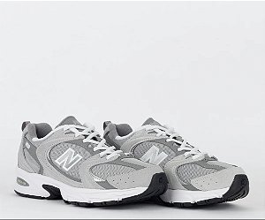 Tênis New Balance  Cinza