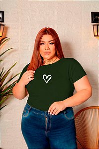 T-SHIRT PLUS SIZE CORAÇÃO DTF VERDE MILITAR XG